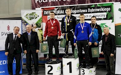 Medal dla młodego zapaśnika