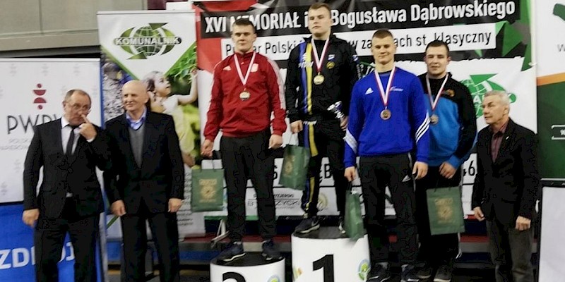 Medal dla młodego zapaśnika