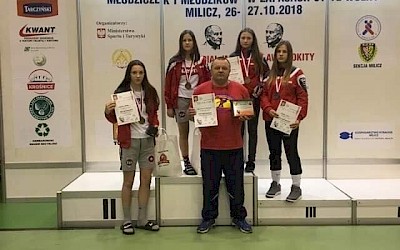 Zapaśniczki na podium