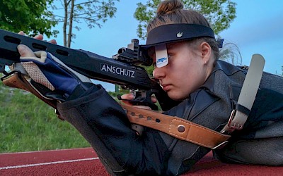 Dziewczyny strzelają na medal