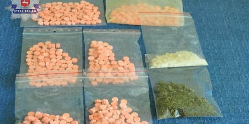 Tabletki ekstazy, marihuana i metaamfetamina w domu chełmianina