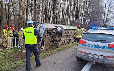 Fajsławice. Przewrócił się autokar