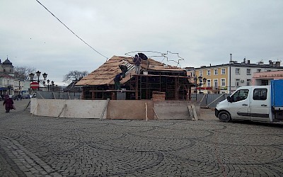 Powstaje szopka w centrum miasta. Wigilia chełmian już niedługo