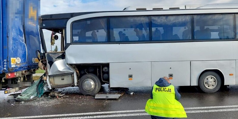 Wypadek autobusu ze szkolną wycieczką