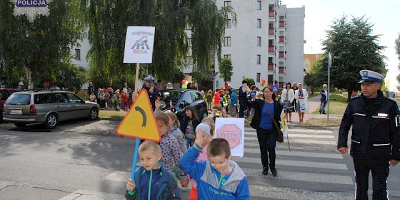 Uczą najmłodszych przechodzić przez przejście