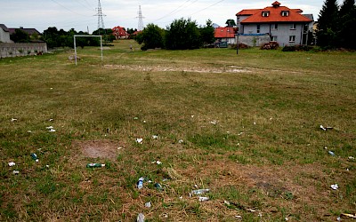 Chełmskie "Wembley" z butelkami w tle