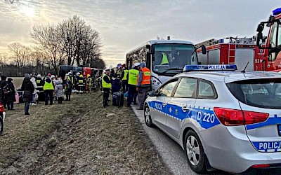 Wypadek autokaru z uchodźcami