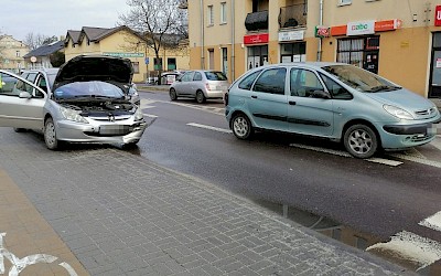 Pijany doprowadził do stłuczki i uciekł