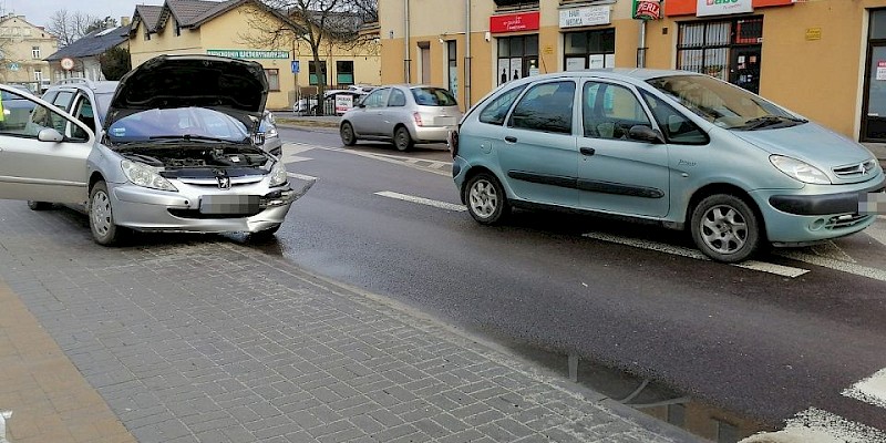 Pijany doprowadził do stłuczki i uciekł