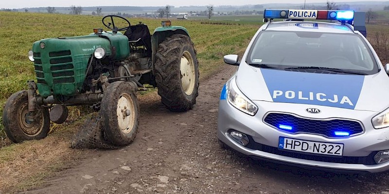 Krupe. Rolnik był pijany, więc ciągnik jeździł sam