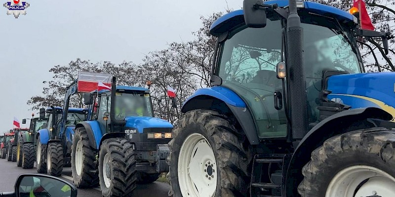 Rolnicy nadal blokują drogi