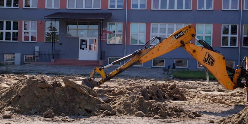 Budują nowe boisko przy "Trójce"