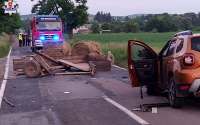 Nie zauważył, że zgubił wóz z sianem